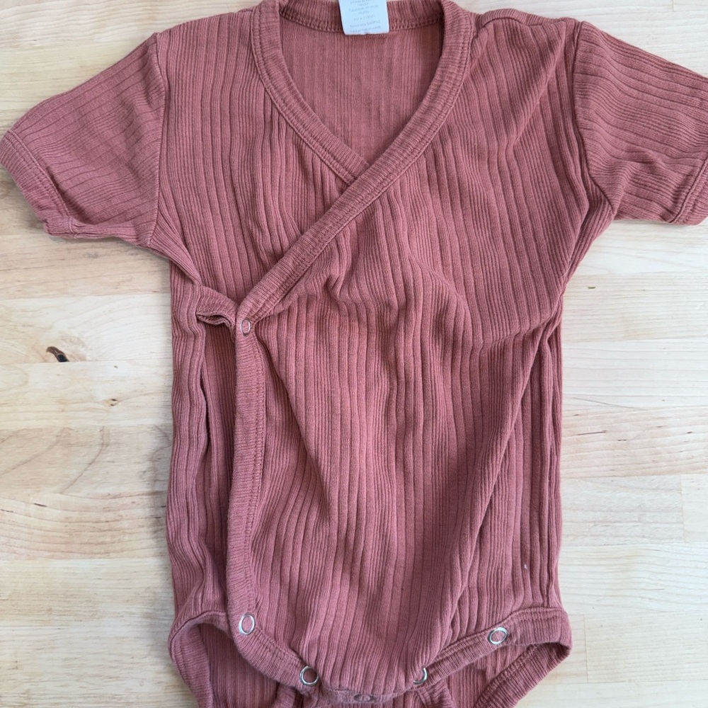 Kate Quinn Ribbed Mauve Kids Bodysuit
